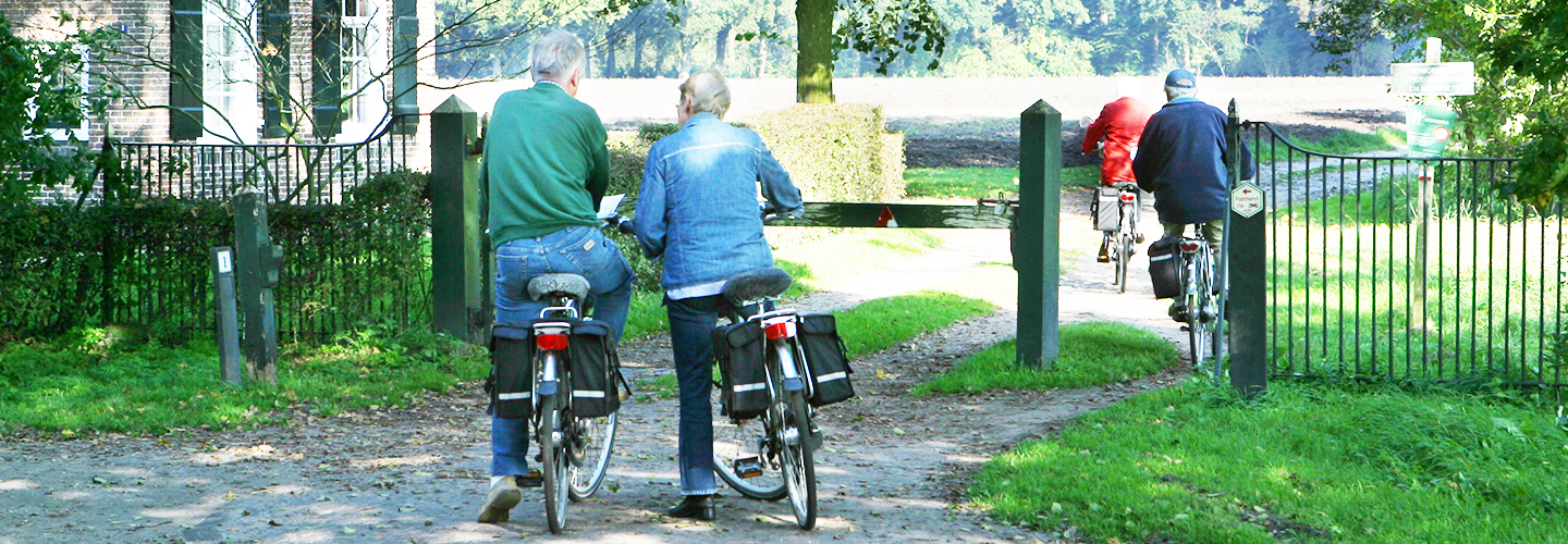 Fietsroute Reestdal met fietsers die Arthuur fietsroute het Vechtdal fietsen.